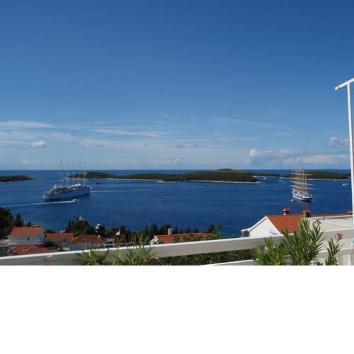 Room in Hvar town with sea view, balcony, air conditioning, Wi-Fi (3723-2)