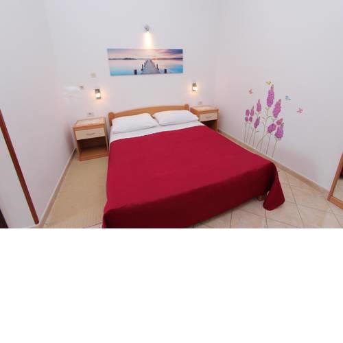 Rooms and Apartment Lea