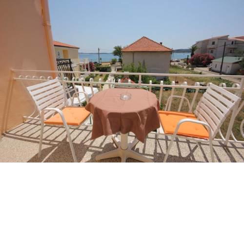 Rooms by the sea Pasman - 8223