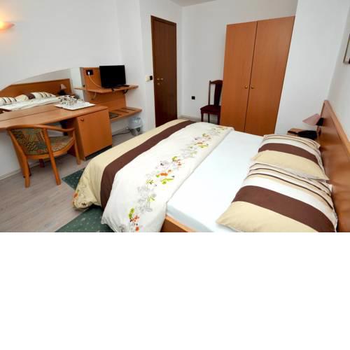 Rooms by the sea Trogir - 15155