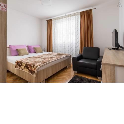 Deluxe Apartment Romana Top Centar with Balcony