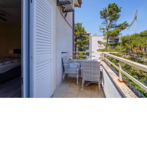 Rooms with a parking space Mali Losinj (Losinj) - 3445