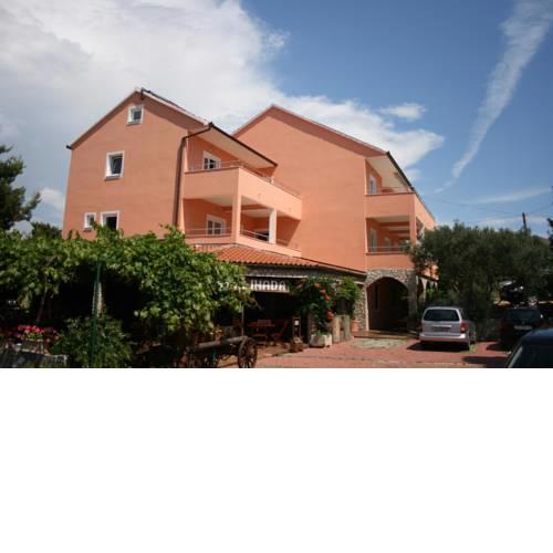 Rooms with a parking space Murter - 3221