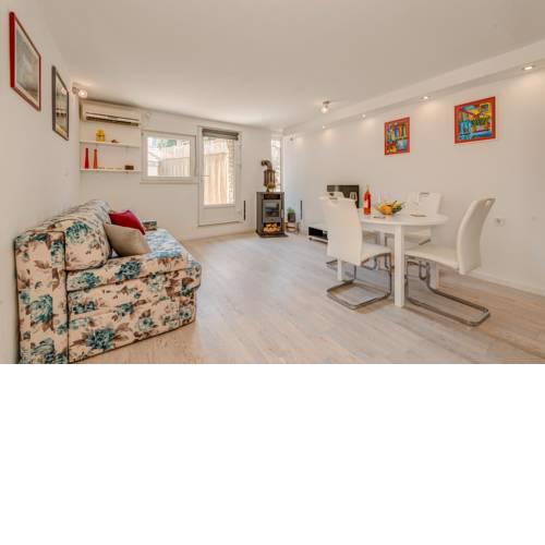 Rose Apartment