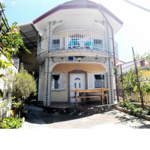 Ross Studio Apartments