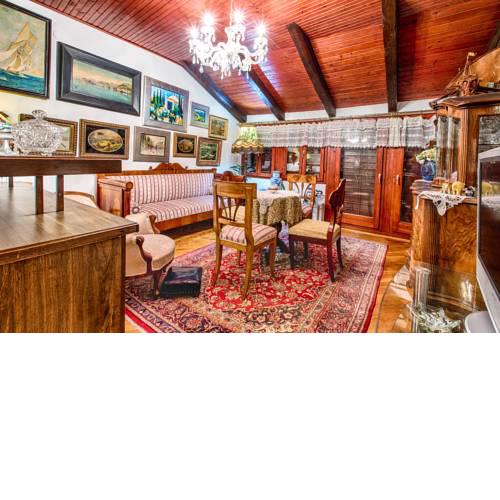 Royal Antique Apartment