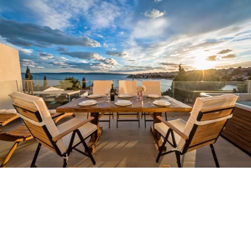 Royal, sea view apartment near Trogir and Split