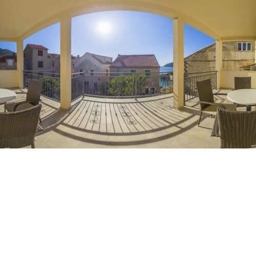 Ruby suite with sea view no1