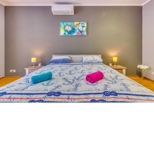 Sailor Apartments
