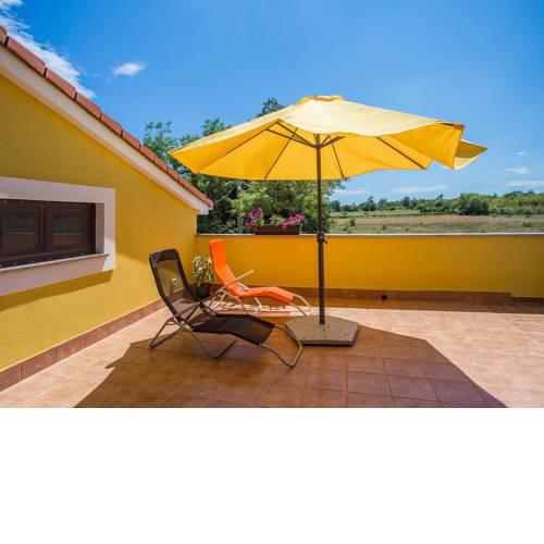 Cozy Apartment in Marcana with Private Terrace