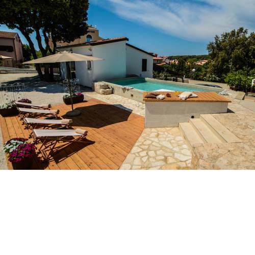 Sandy Bay Apartments