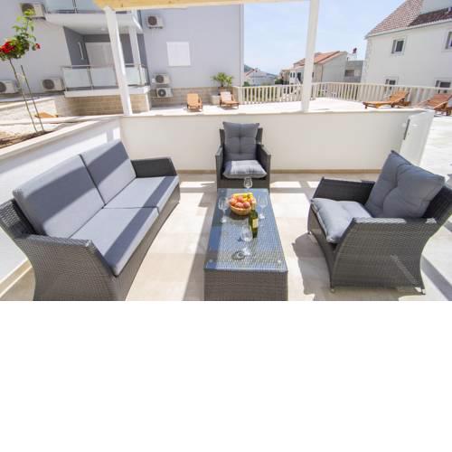 Sara 4 - 2BR apartment with big terrace and pool