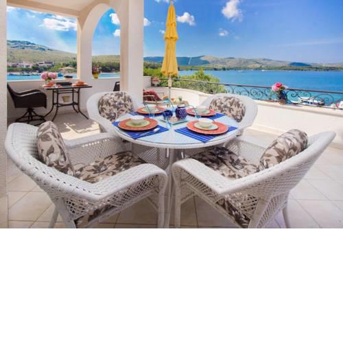 Sea Breeze - Front Sea Apartment