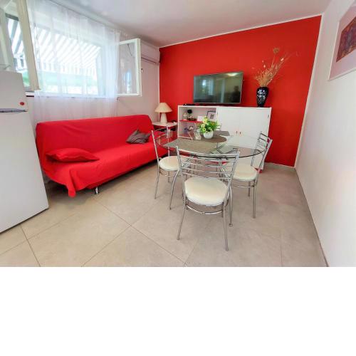 Sea front holiday home Boby