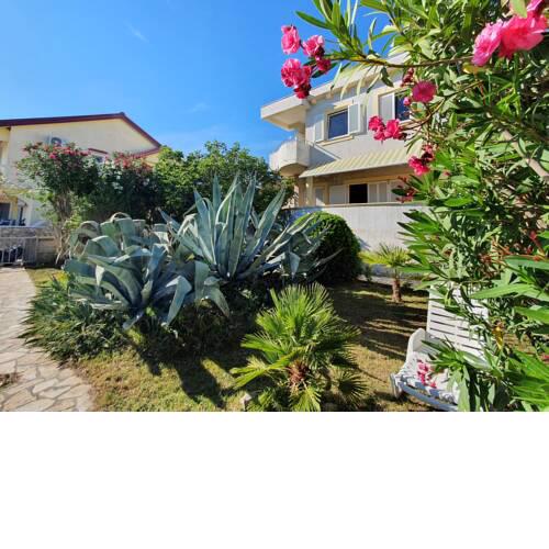 Sea & Garden Apartment Vir