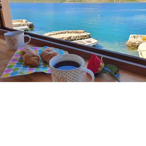 Sea house Rava