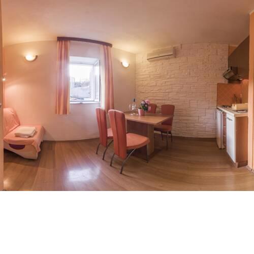 Sea stone apartment in the center of Vis