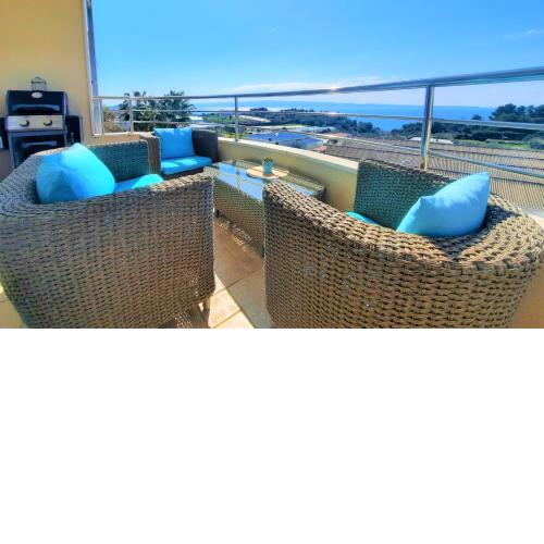SEA VIEW - spacious apartment with shared pool