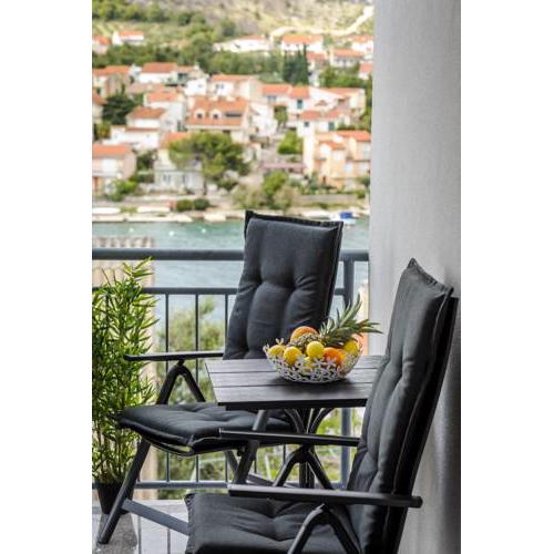 Sea View Cozy Apartment with parking