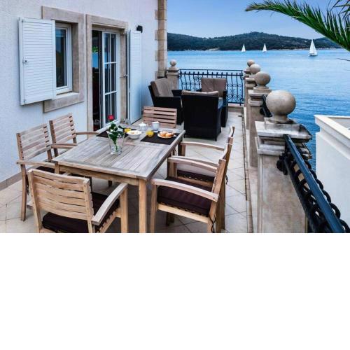 Seafront Apartment Duo