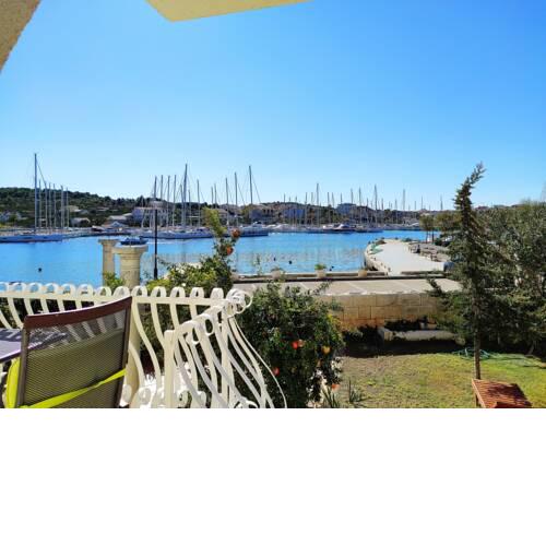 Seafront apartment with amazing view