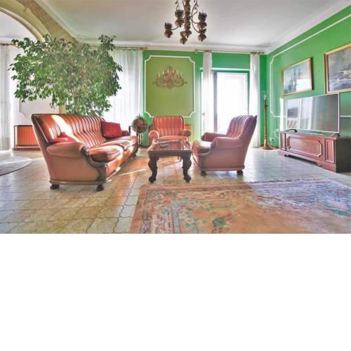 Seafront captain apartment