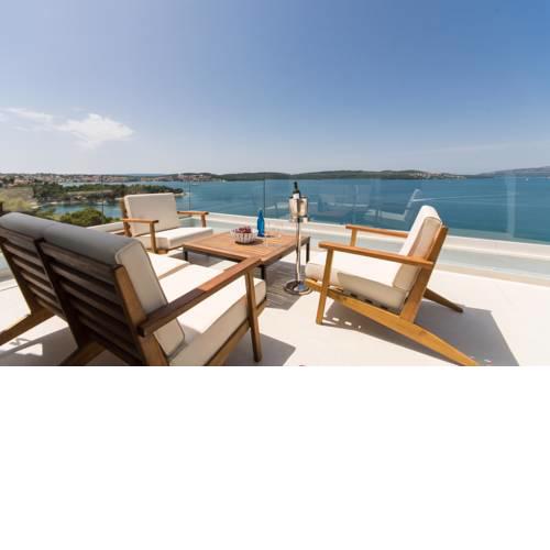 Seafront Luxury Apartments Fun