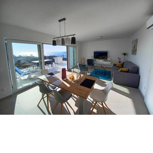 Seafront Villa Šentada near Trogir, heated pool, childrens playground, bbq