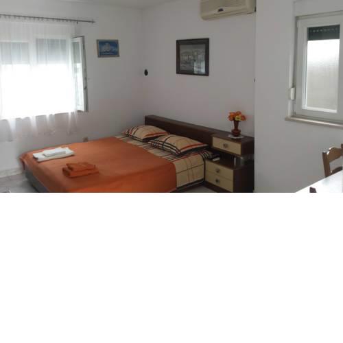 Seaside apartment for 2 p