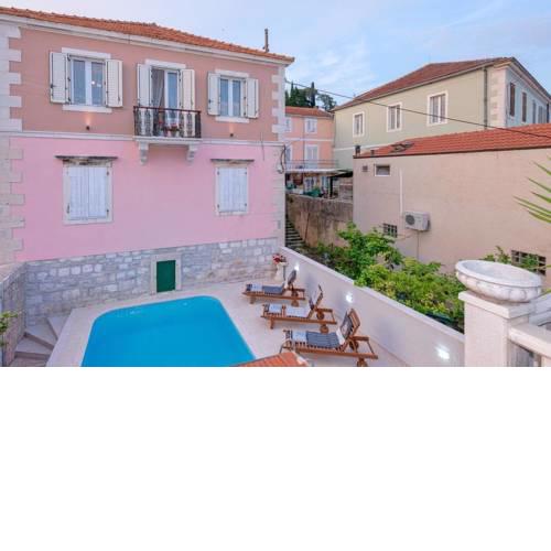 Seaside apartments with a swimming pool Jelsa, Hvar - 2067