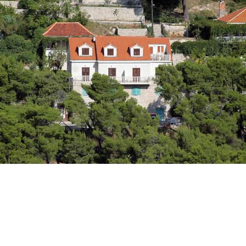 Seaside apartments with a swimming pool Pucisca, Brac - 5637