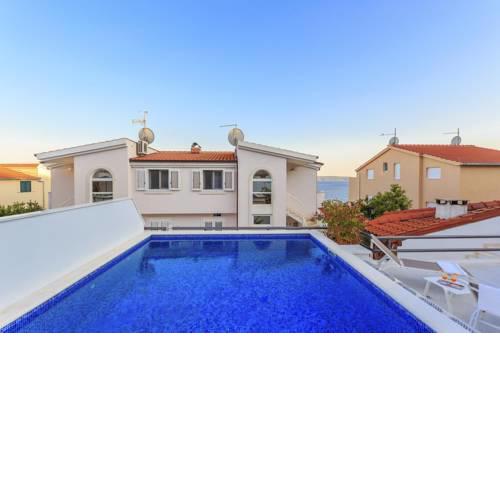 Seaside apartments with a swimming pool Rastici, Ciovo - 1084
