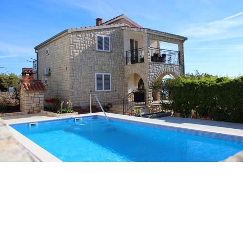 Seaside apartments with a swimming pool Rogac, Solta - 5183