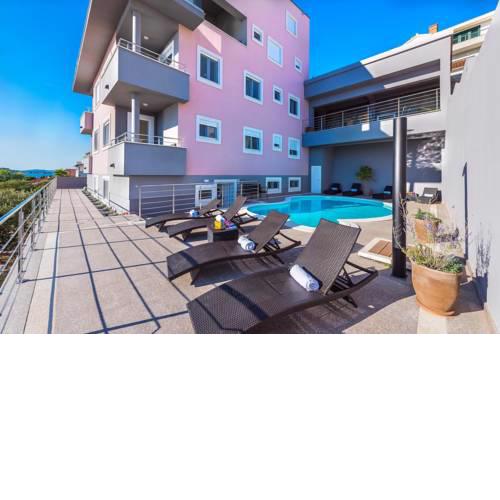 Seaside apartments with a swimming pool Tisno, Murter - 17159