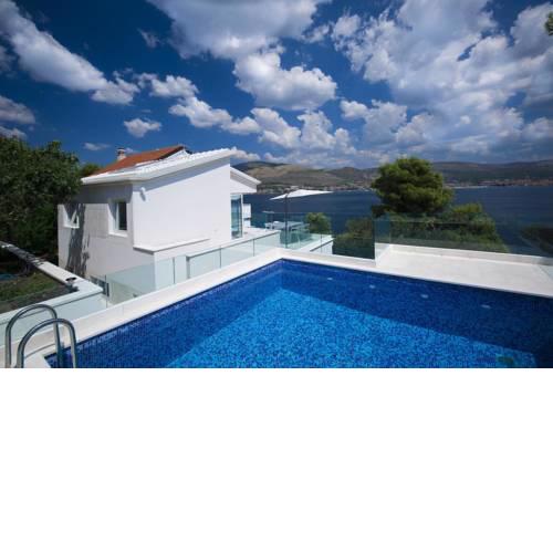 Seaside family friendly house with a swimming pool Okrug Donji, Ciovo - 17587