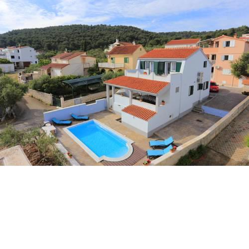 Seaside family friendly house with a swimming pool Slatine, Ciovo - 17231