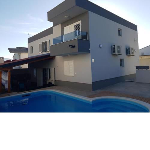 Seaside family friendly house with a swimming pool Slatine, Ciovo - 17847