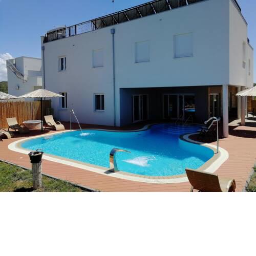 Seaside Villa Heated Pool Motorboat