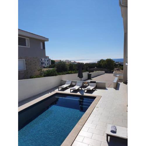 Seastar Luxury apt with PRIVATE pool and sea view