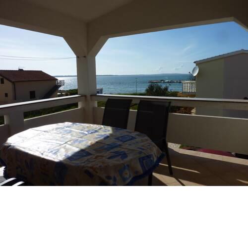 Seaview apartment with balcony