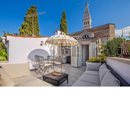 Seaview House Rosali