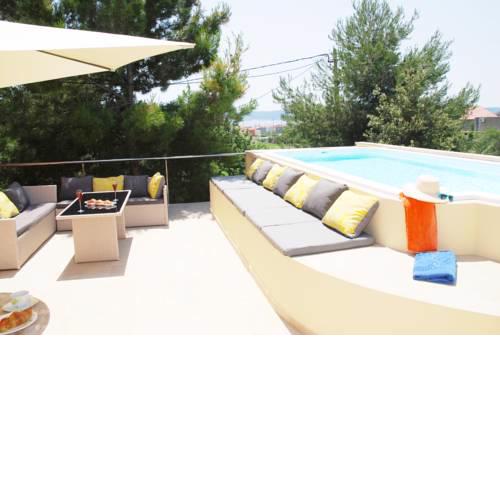 Seaview villa with pool 14