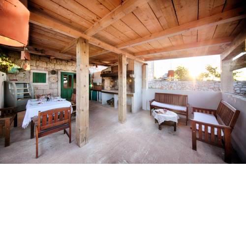 Secluded holiday house Okljucna, Vis - 15283