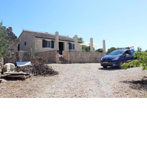 Secluded house with a parking space Supetar, Brac - 17330