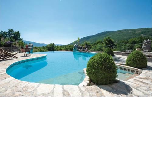 Seven-Bedroom Holiday Home in Grabovac