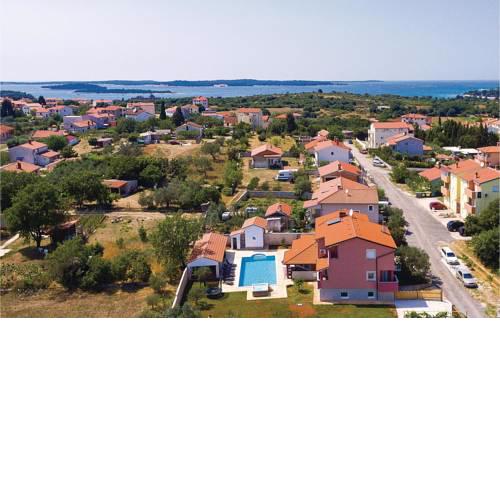 Seven-Bedroom Holiday Home in Pula