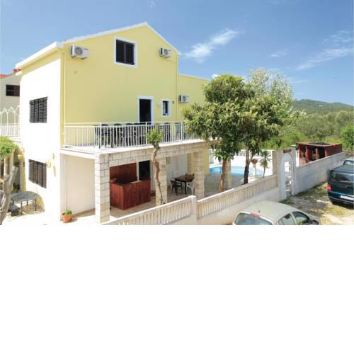 Seven-Bedroom Holiday home Korcula with an Outdoor Swimming Pool 01