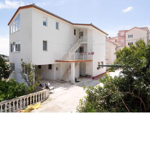 Simplistic Apartment in Okrug Gornji near the Sea