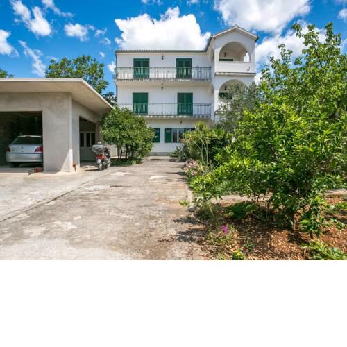 Simplistic Apartment in Šibenik near Sea Beach