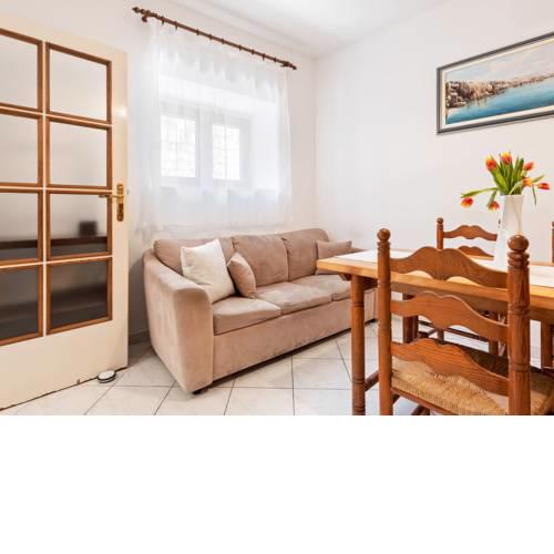 Simplistic Holiday Home in Kaštel Štafilić nearby the Sea